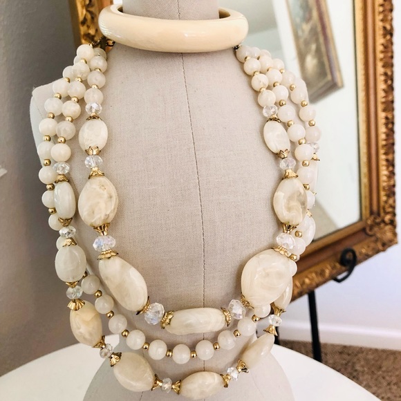 Vintage Creamy Ivory Plastic Lucite Jewelry Lot - Picture 16 of 16